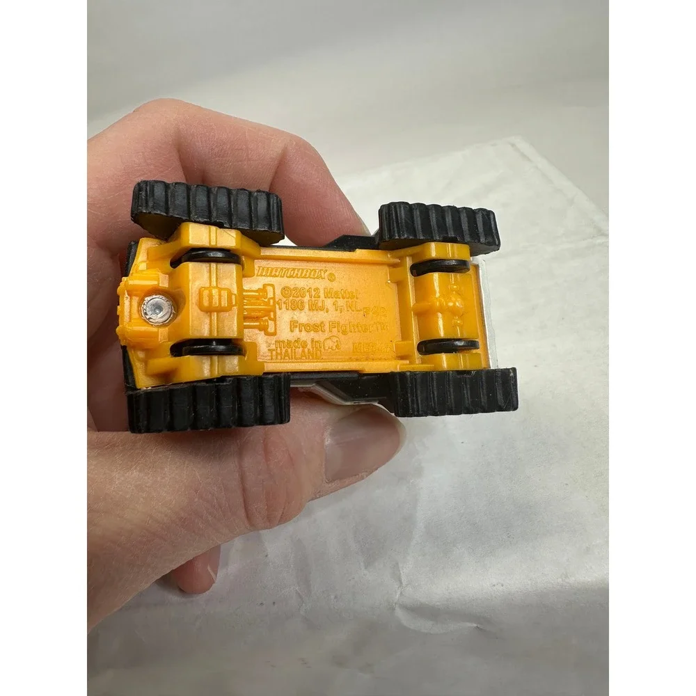 Matchbox Frost Fighter Snow Vehicle‎ White Orange Tracks Toy Diecast 2012